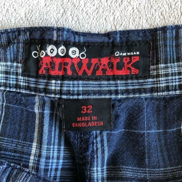 Airwalk Men’s Blue Plaid Cargo Shorts - Picture 6 of 16